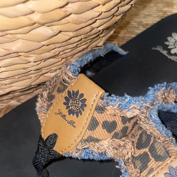 Yellow box - Picture 5 of 6